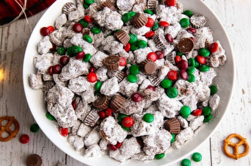 Reindeer Food Recipe (Christmas Puppy Chow)
